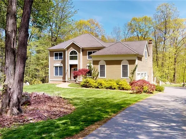 8 Ridgewood Road, Burlington, CT 06013