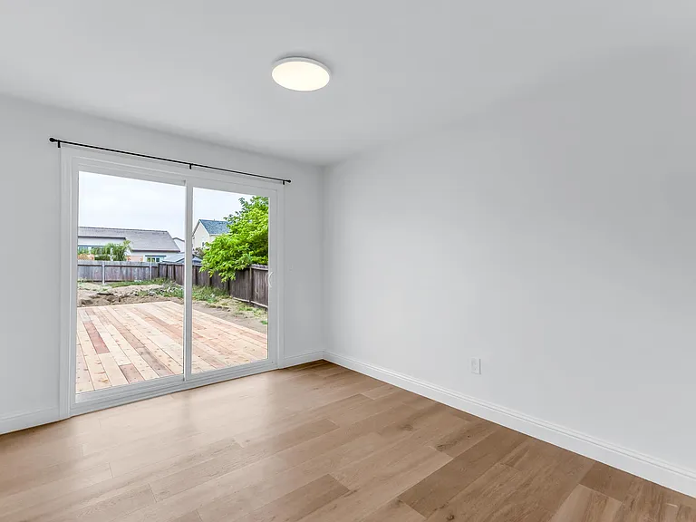 490 Jean Cir — Photo 14