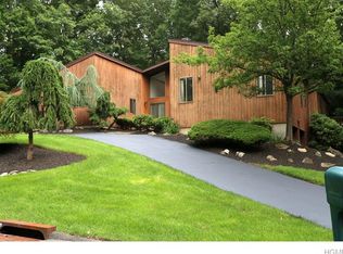 27 Woodfield Rd, Pomona, NY 10970