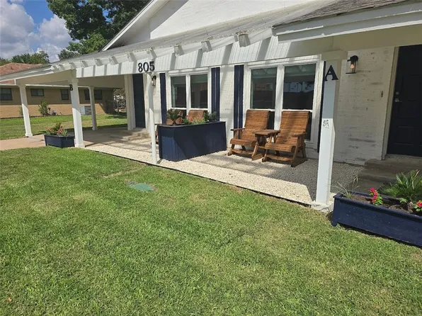 805 Center St #A & B, Lockhart, TX 78644