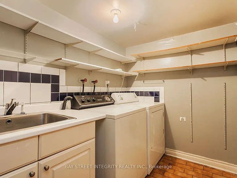 261 Markham St #B — Photo 8
