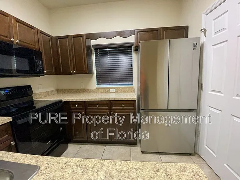 887 NW 6th Ter #1 — Photo 11