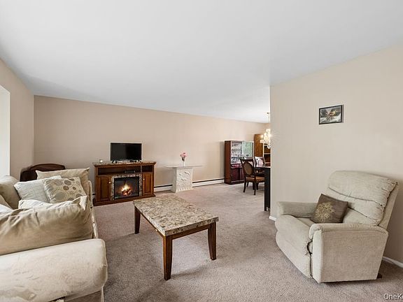 4th image of 10 Wisteria Way