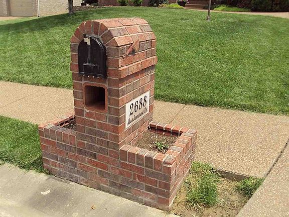 3rd image of 2688 Meadowcrest Dr