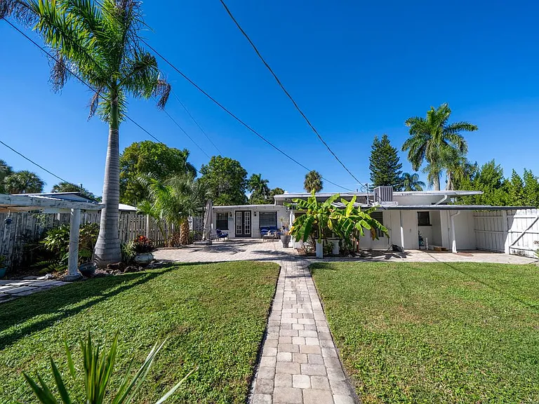 4464 E Riverside Dr — Photo 24