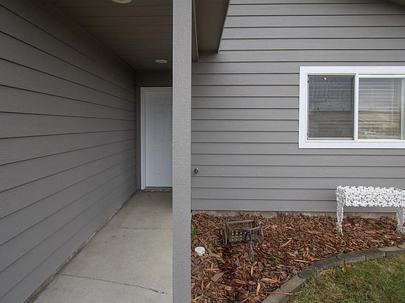 2nd image of 3220 E 43rd Ave