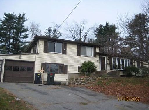 3rd image of 29 Sherwood Hill Dr