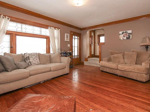 4th image of 17007 Woodbury Ave