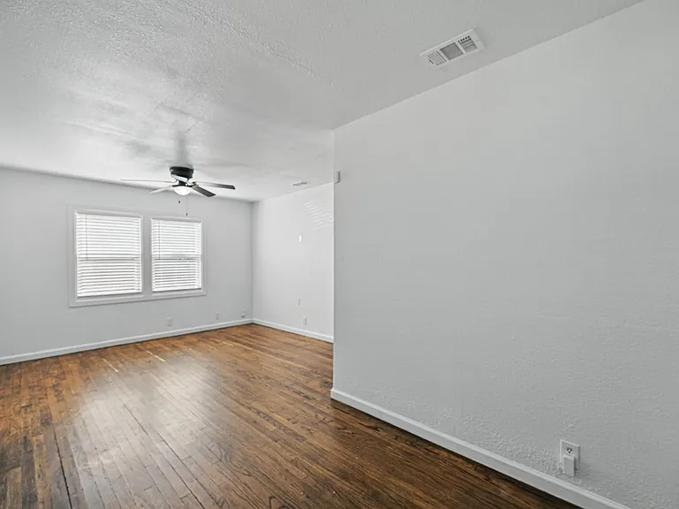 1205 Hamsted St — Photo 7