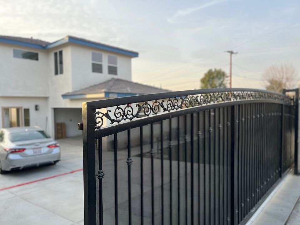 Electric gate
