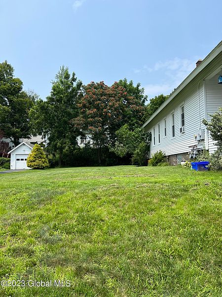 2nd image of 39 Euclid Avenue
