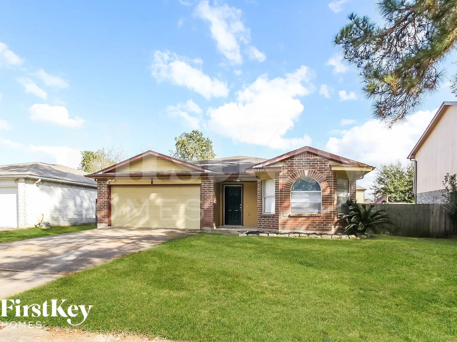 3 bed, 2.5 bath, 2015 sqft, $2,090 — Photo 2