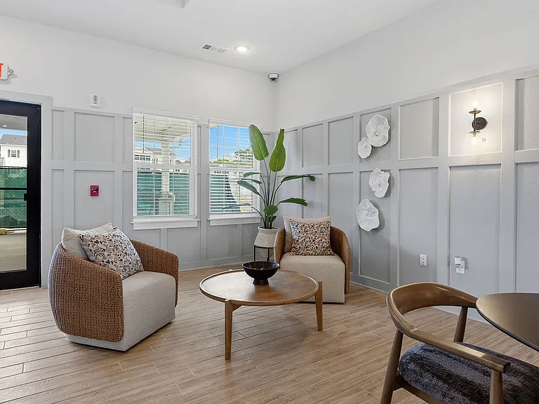 Zephyr Apartments — Photo 40