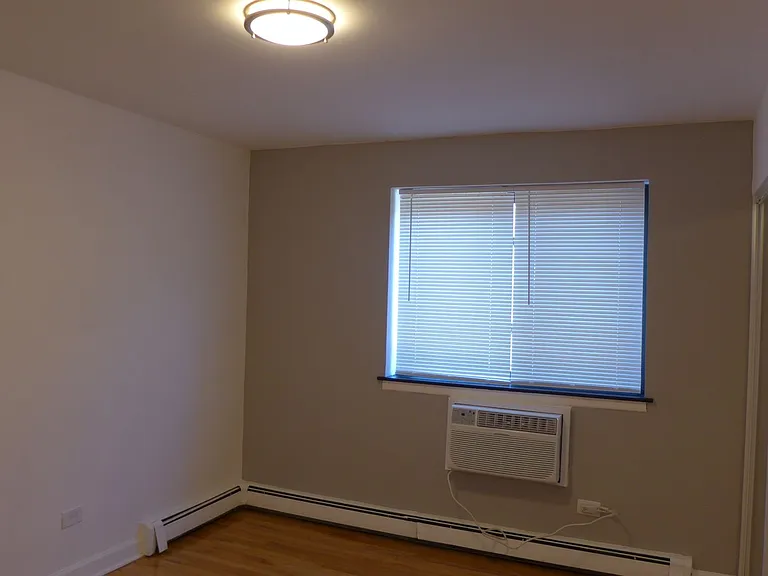 Foster Beach Apartments — Photo 22