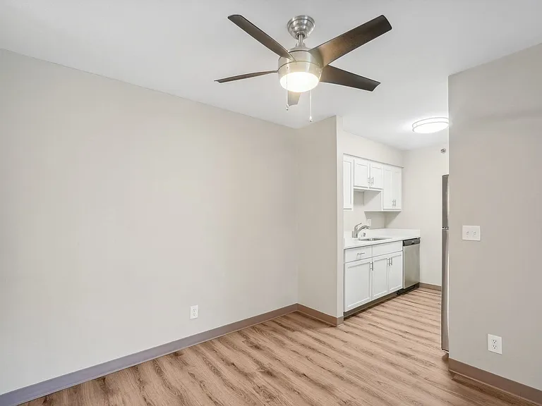 Norhardt Apartments — Photo 15