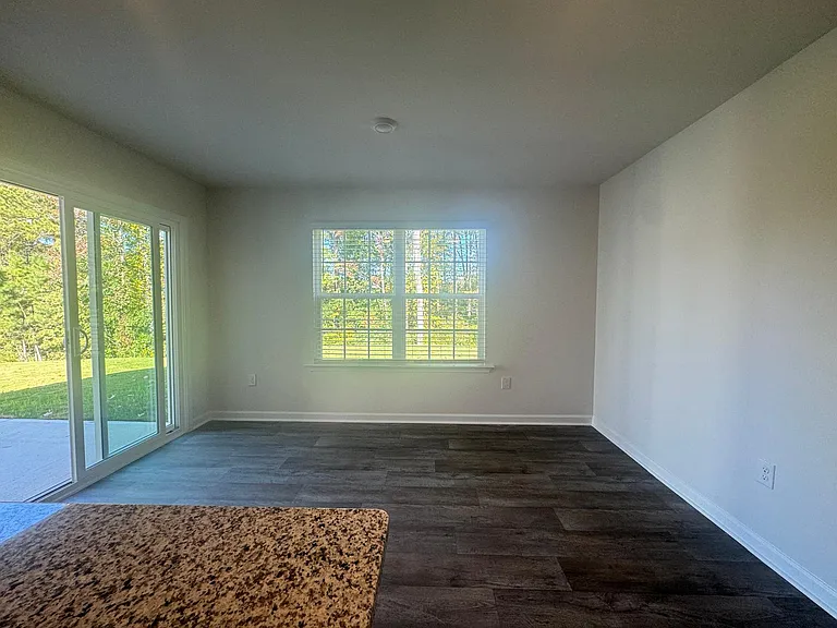 210 Palm Dr — Photo 6
