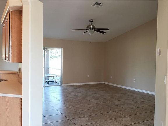 5th image of 525 NW 32nd St