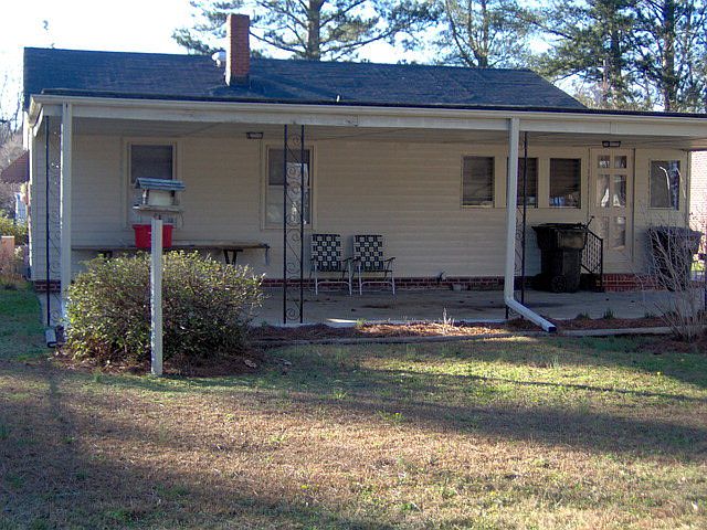 2nd image of 213 Dewey St SW