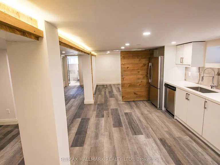 371 Saint Clarens Ave #BASEMENT — Photo 6