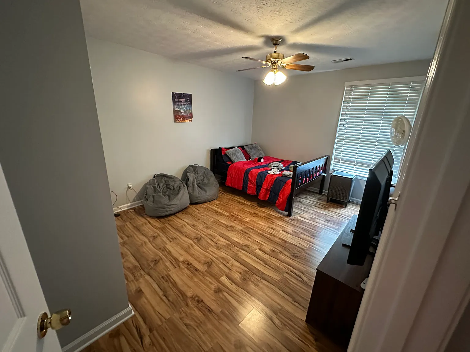 2 bed, 1100 sqft, $1,050 — Photo 2