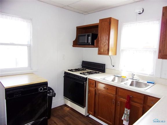 5th image of 725 S Lynn St