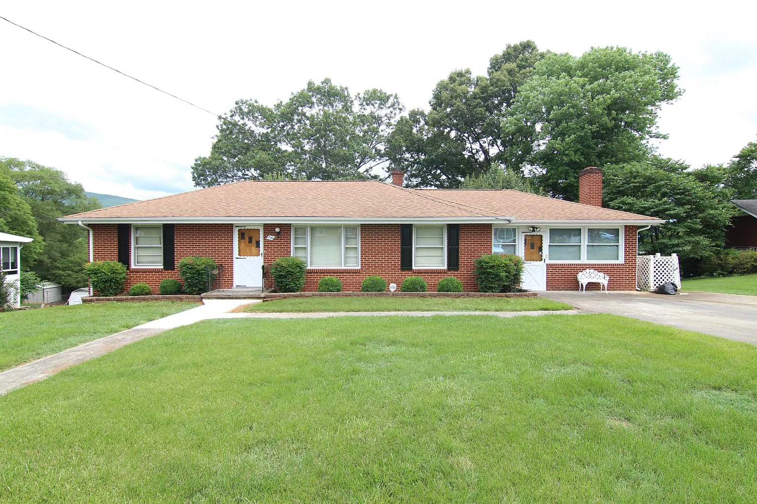739 Chester Ave photo 1
