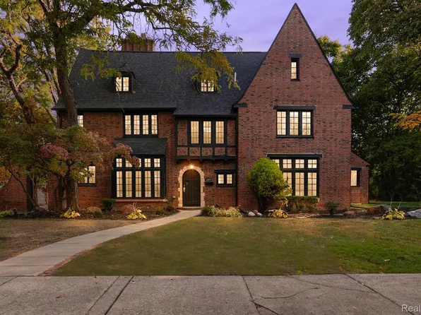 360 Lodge Dr, Detroit, MI 48214