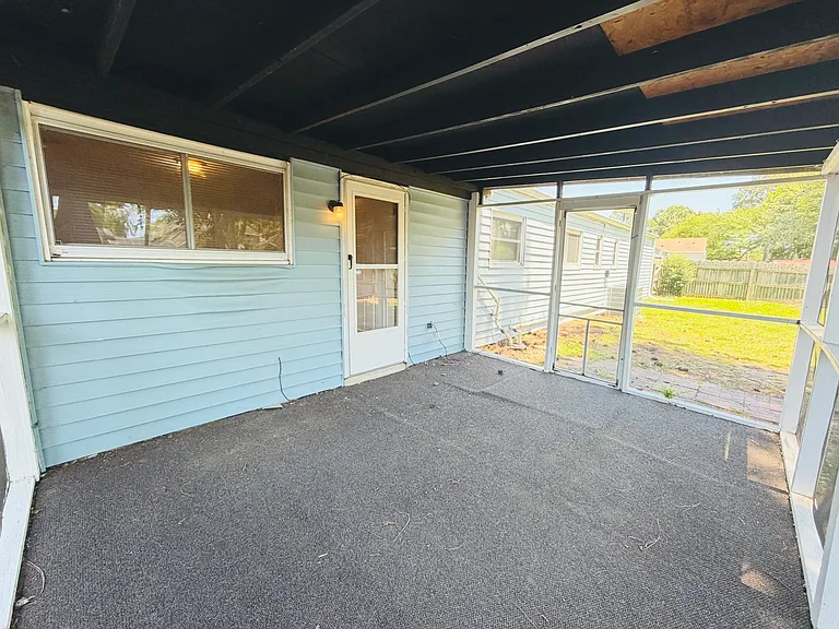 3517 Plum Cres — Photo 20
