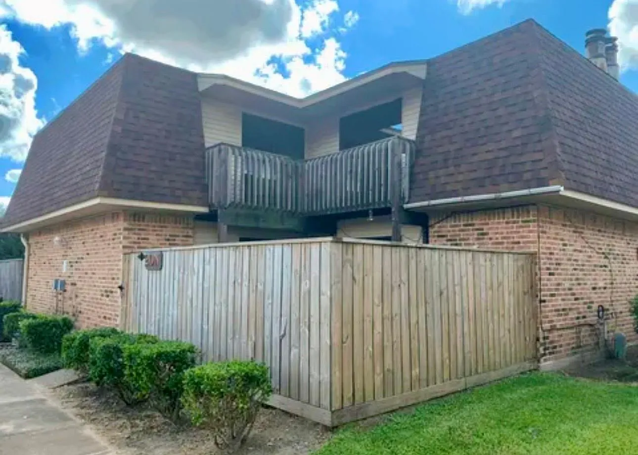 2 bed, 1.5 bath, 1290 sqft, $1,290 — Photo 1