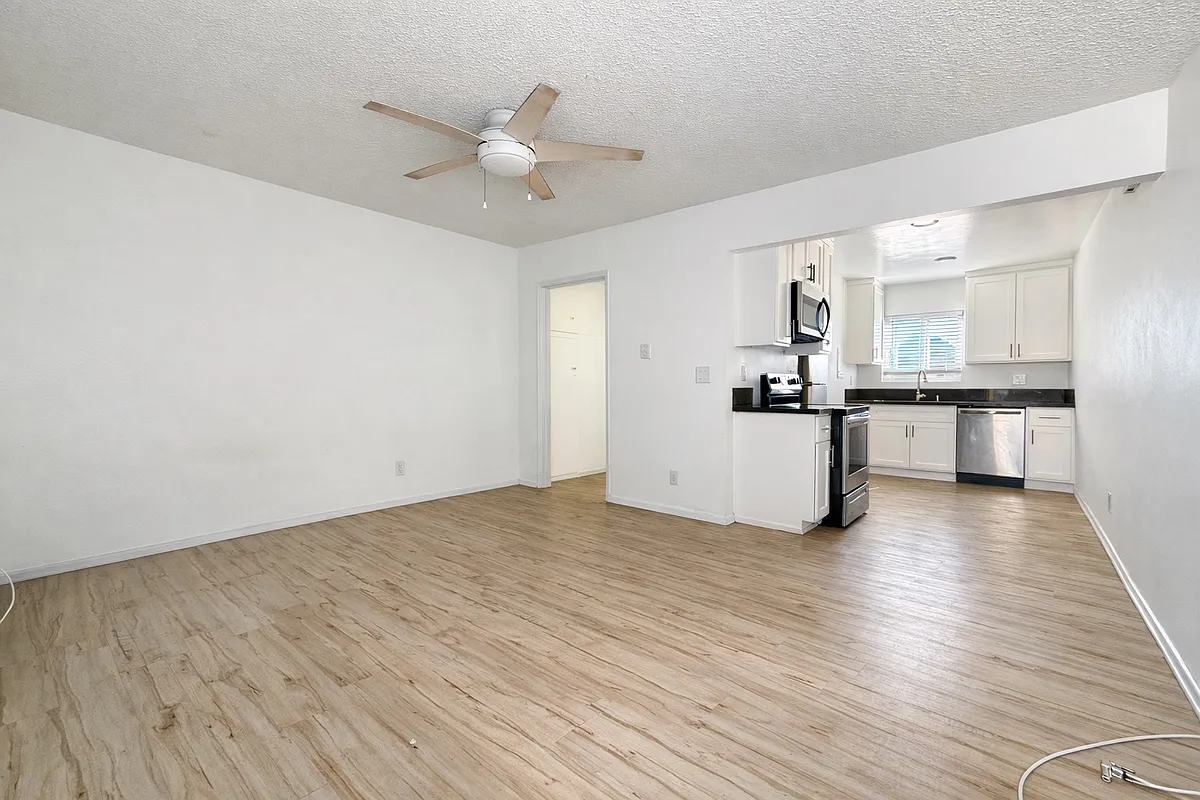 Building Photo - 00-360 Lime Ave #313