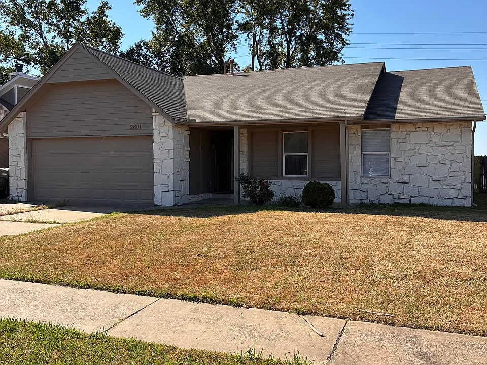 2801 W Houston Pl