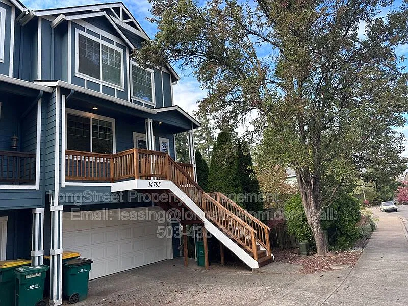 3 bed, 2.5 bath, 1920 sqft, $2,895 — Photo 2