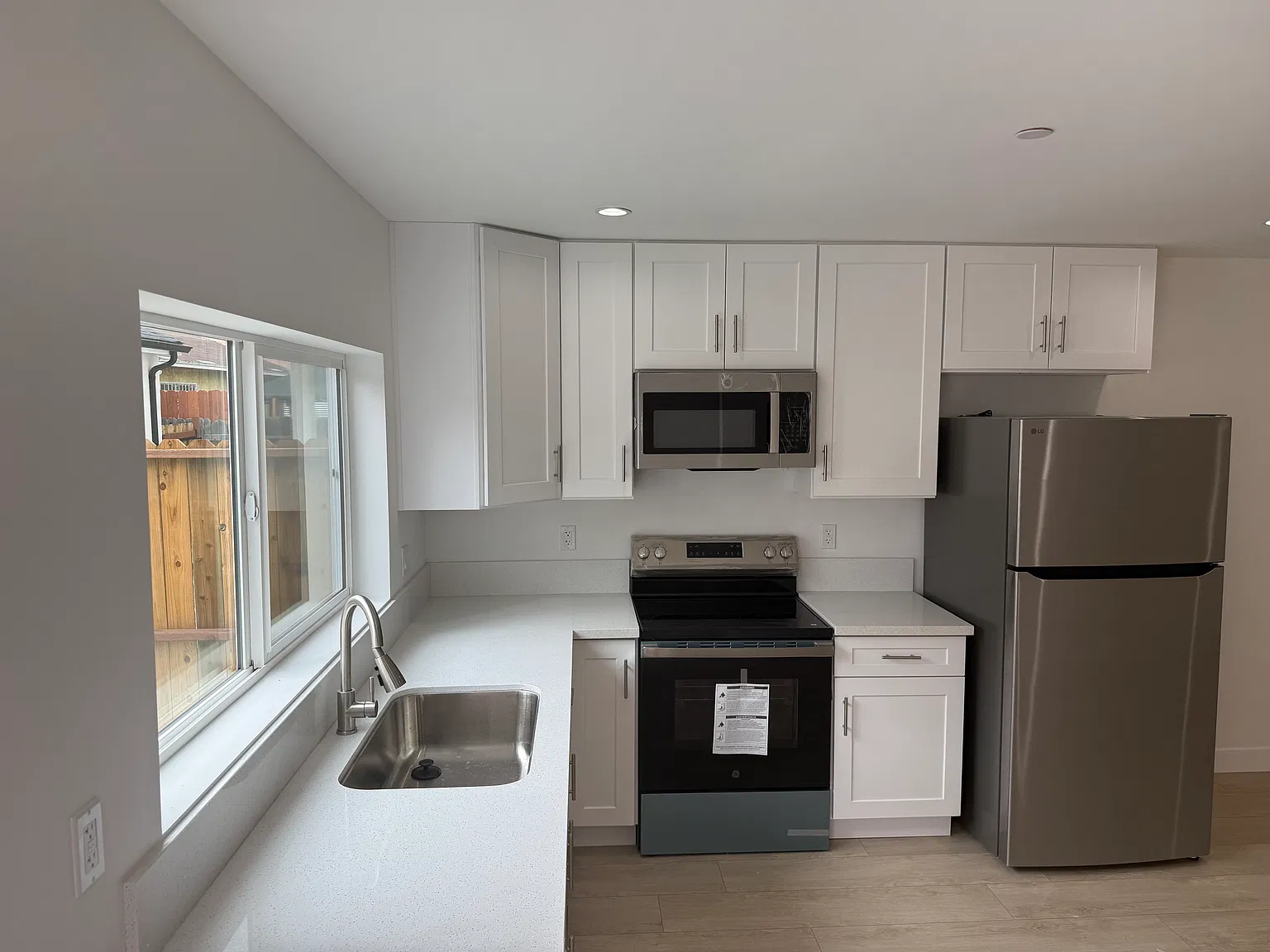 3 bed, $3,295 — Photo 2