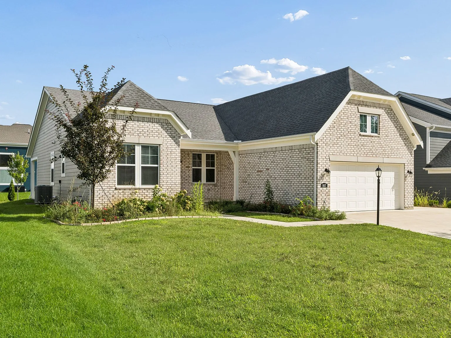 4 bed, 3325 sqft, $3,499 — Photo 3
