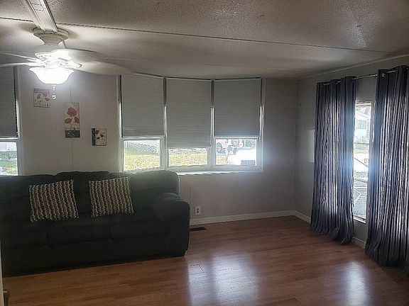4th image of 24 Ivanhoe Ct