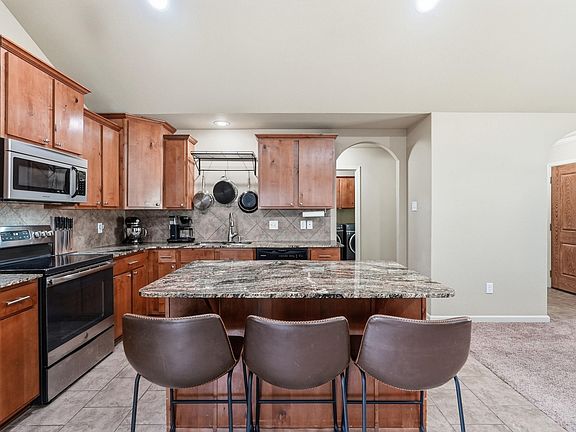 2nd image of 1325 Bobali Gdns