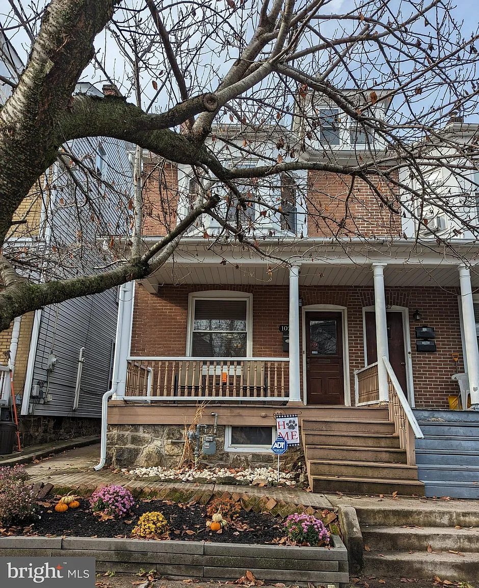 1029 Seneca St photo 1