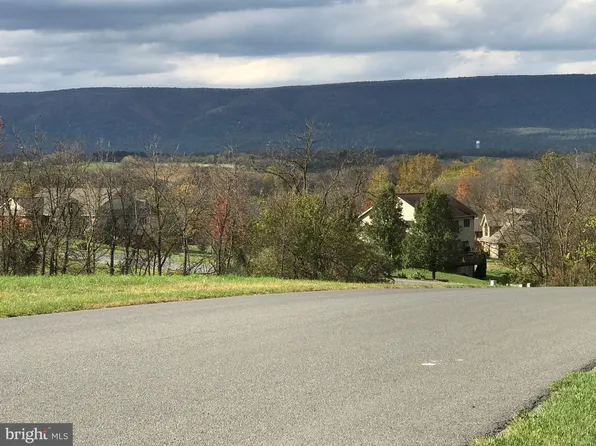 662 Devon Dr, Chambersburg, PA 17201
