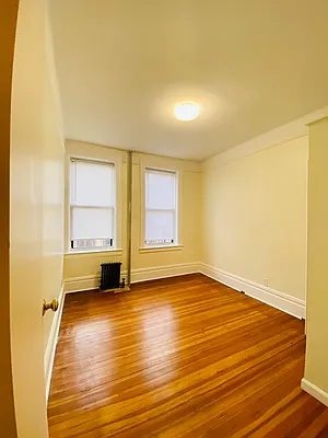 Rented by Zikos Realty Services | media 21