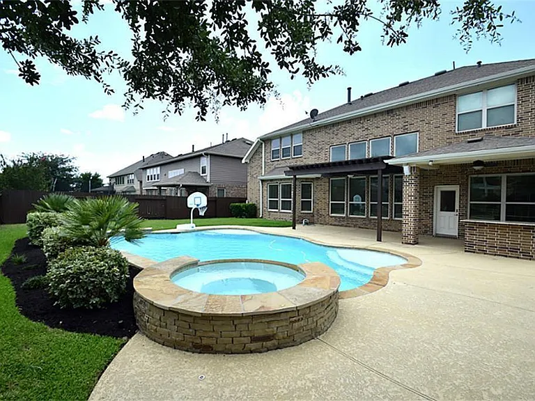 4335 Wedgeoak Dr — Photo 1