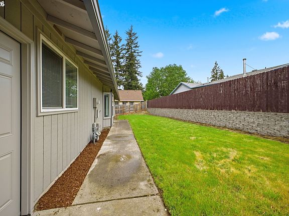 3rd image of 2817 SE 151st Ave