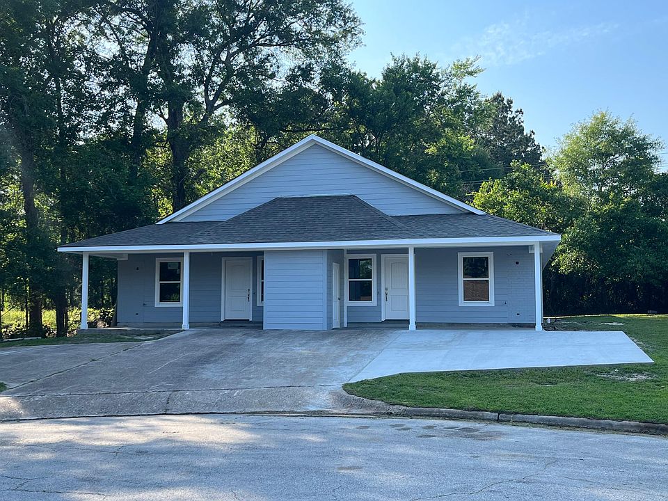 Brand new, new construction duplex in Brookhollow subdivision!
