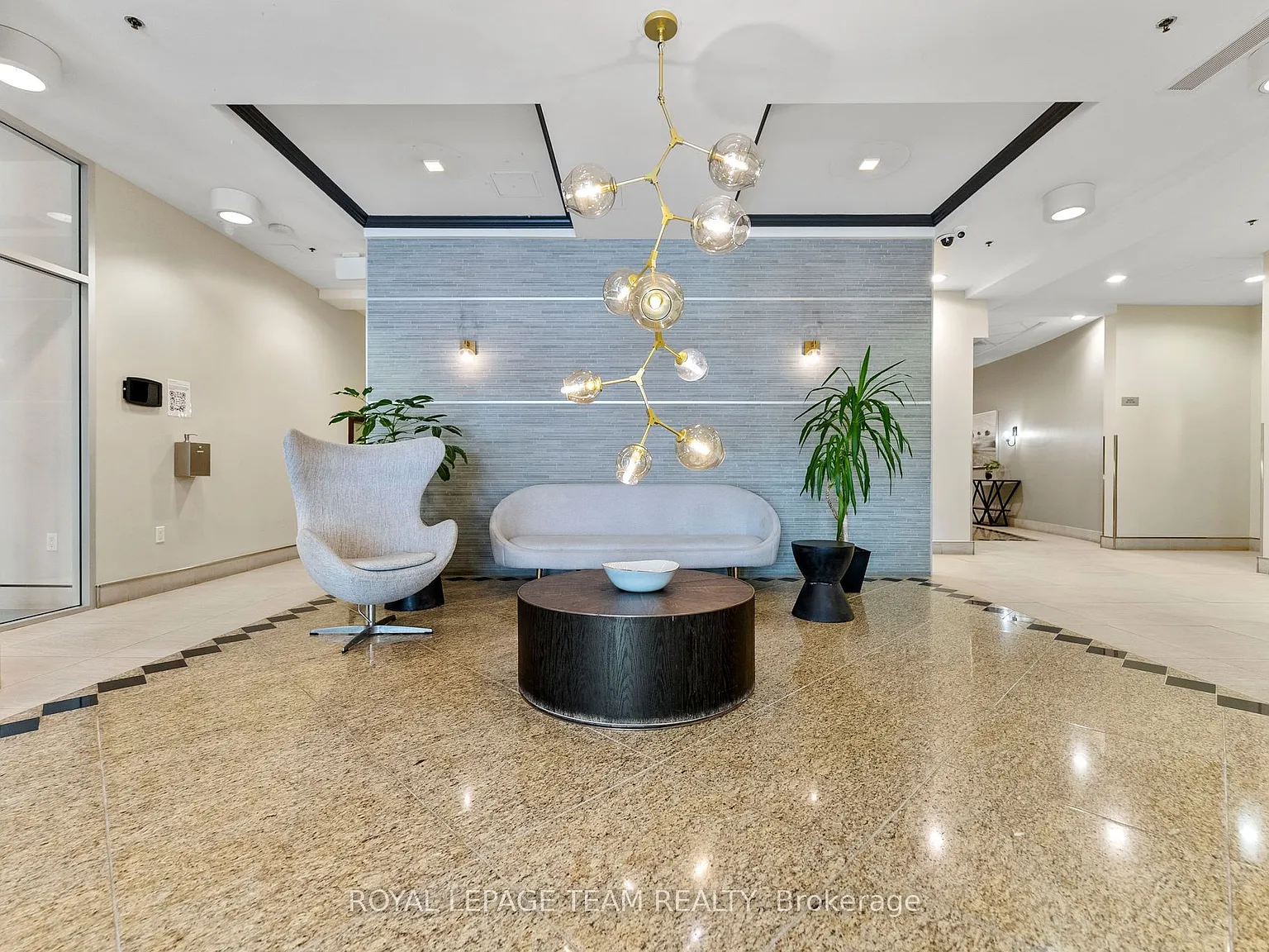 1 bed, $2,300 — Photo 4