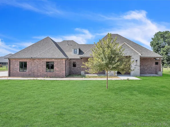 5138 E Hickory Bluff Dr, Claremore, OK 74019