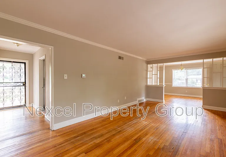 376 N Graham St — Photo 13