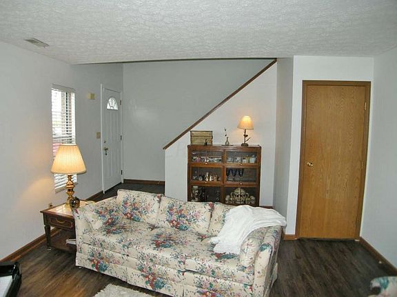 5th image of 1102 Farmlane Dr