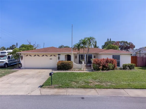 3415 Roxbury Dr, Holiday, FL 34691