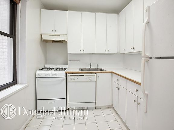 3rd image of 222 E 35th St #1B