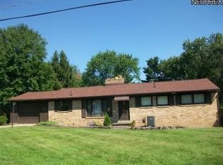 911 Deborah Rd NW, North Canton, OH 44720