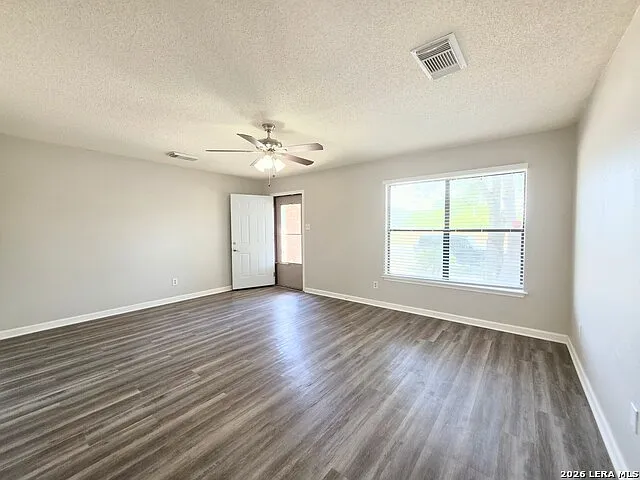 3 bed, 2.0 bath, 1056 sqft, $1,550 — Photo 4